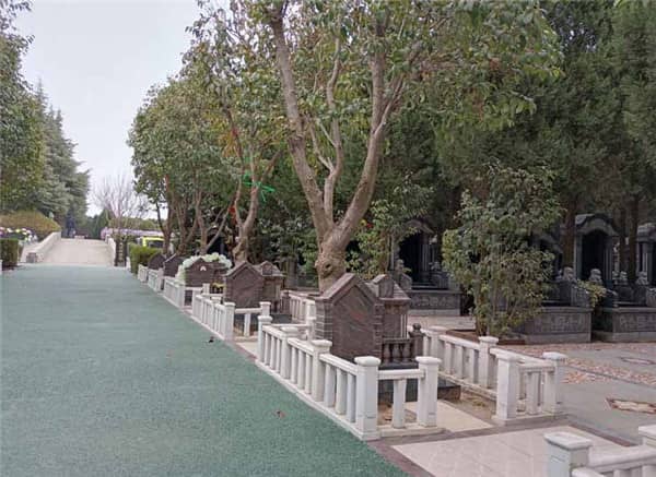 西安漢皇樹葬墓園在綠化和景觀設(shè)計(jì)上有哪些特色？
