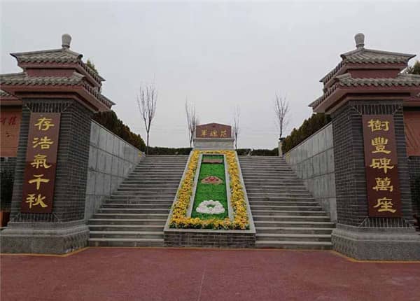 閻良漢皇樹葬骨灰公墓提供的常年免費(fèi)專車參觀園區(qū)服務(wù)有哪些優(yōu)勢，對潛在客戶有何幫助？