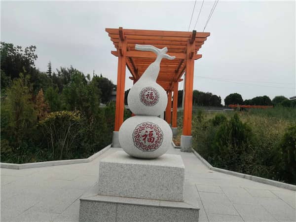 西安漢皇樹葬墓園提供的草坪葬方式有哪些特點(diǎn)？為何能成為家屬緬懷逝者的理想選擇？