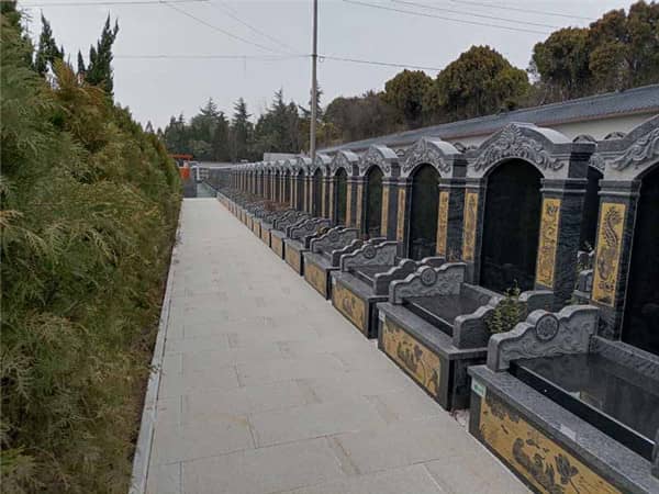 西安漢皇樹葬墓園的懷信園、百福園、懷禮園藝術(shù)立碑服務(wù)有哪些特色，如何滿足客戶的個性化需求？