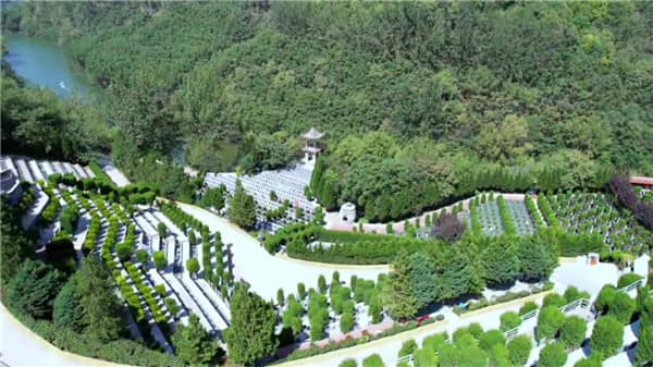 在壽陽山墓園辦理安葬禮儀服務(wù)時，家屬需要準備哪些材料，并遵循哪些流程？