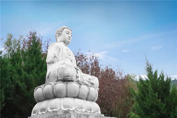 在西安壽陽山墓園乘坐擺渡車輛時(shí)，客戶如何確保自身安全和舒適？