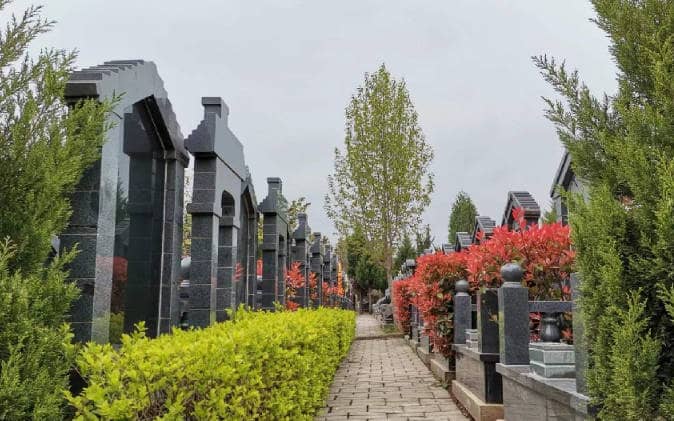 西安棗園山墓園展示：綠化優(yōu)美，人文氛圍濃厚