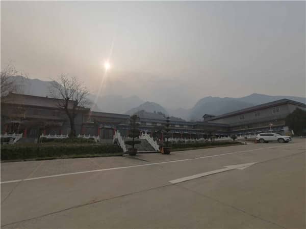 在陜西九龍山公墓選擇墓位時(shí)，有哪些因素需要考慮？