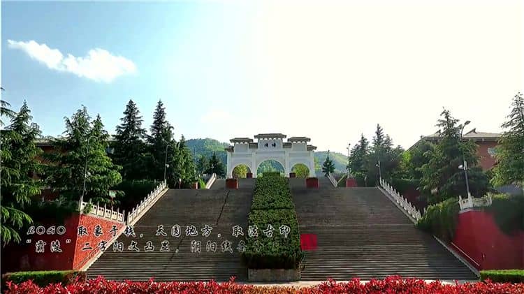 如何獲取霸陵公墓的相關信息，如位置、環(huán)境、風水等？
