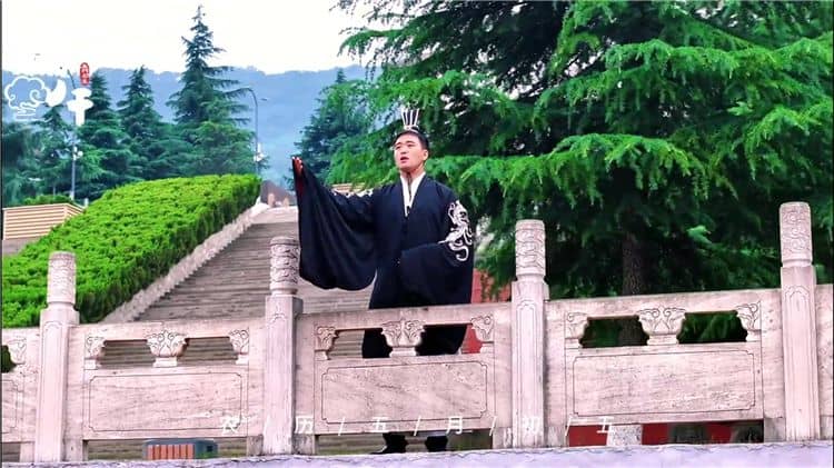西安霸陵墓園新區(qū)在選擇墓位時有哪些注意事項和建議？