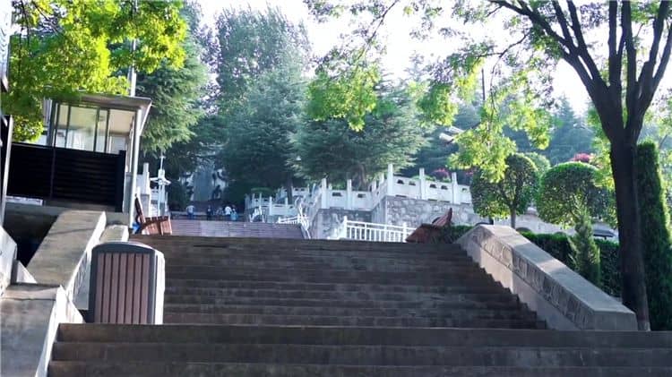 西安霸陵墓園新區(qū)是否舉辦過紀(jì)念活動(dòng)或公益活動(dòng)？