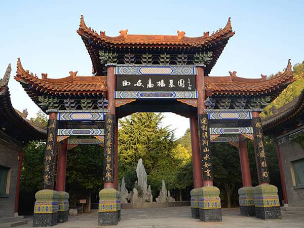 西安市高橋墓園是否提供長期維護(hù)和管理服務(wù)？