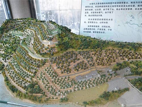 高橋骨灰墓園是如何通過(guò)其介紹內(nèi)容展現(xiàn)對(duì)教師的敬仰之情的？